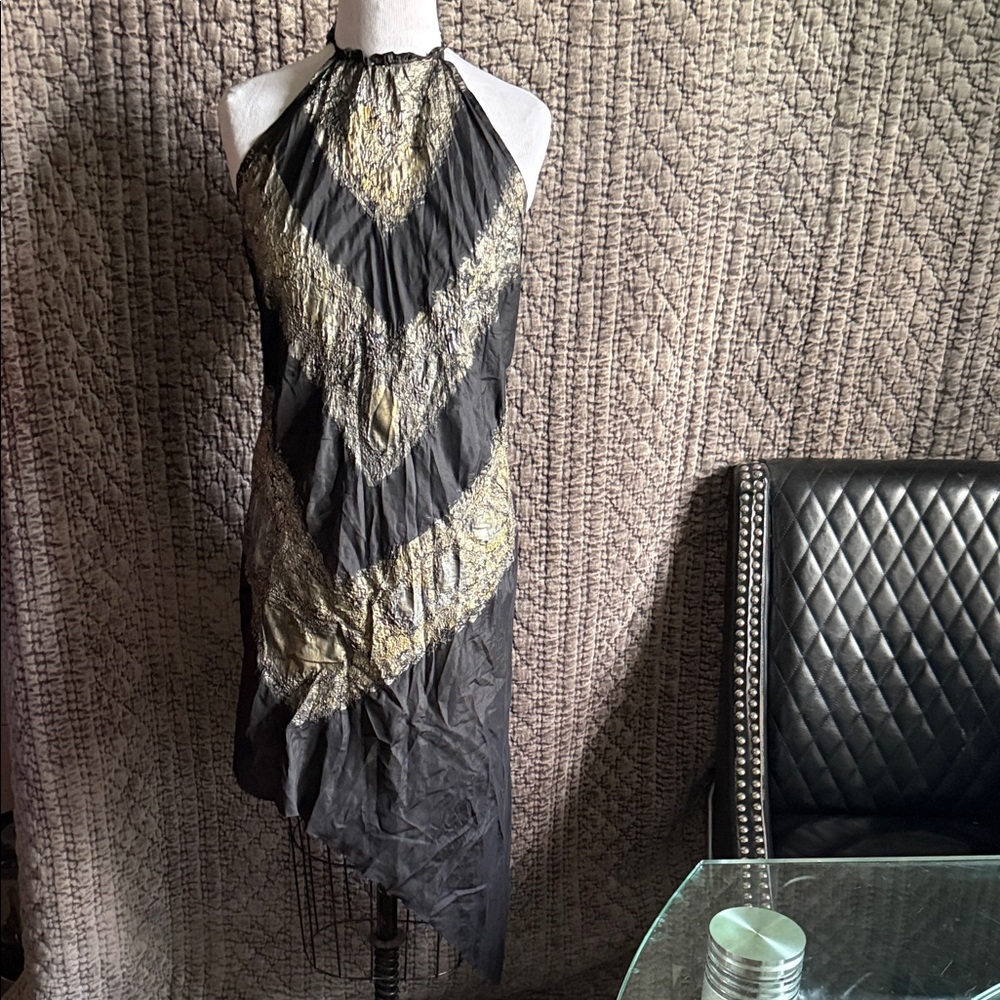 Chic Black and Gold Textured Dress